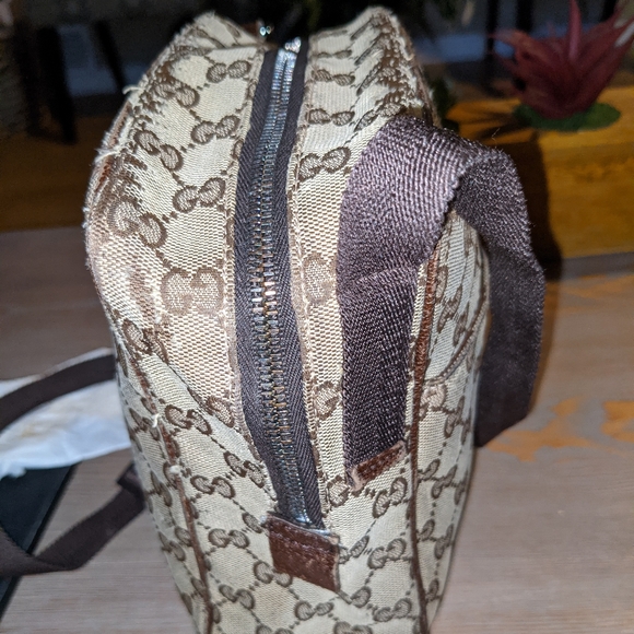 Authentic Gucci Crossbody Bag - Picture 6 of 8